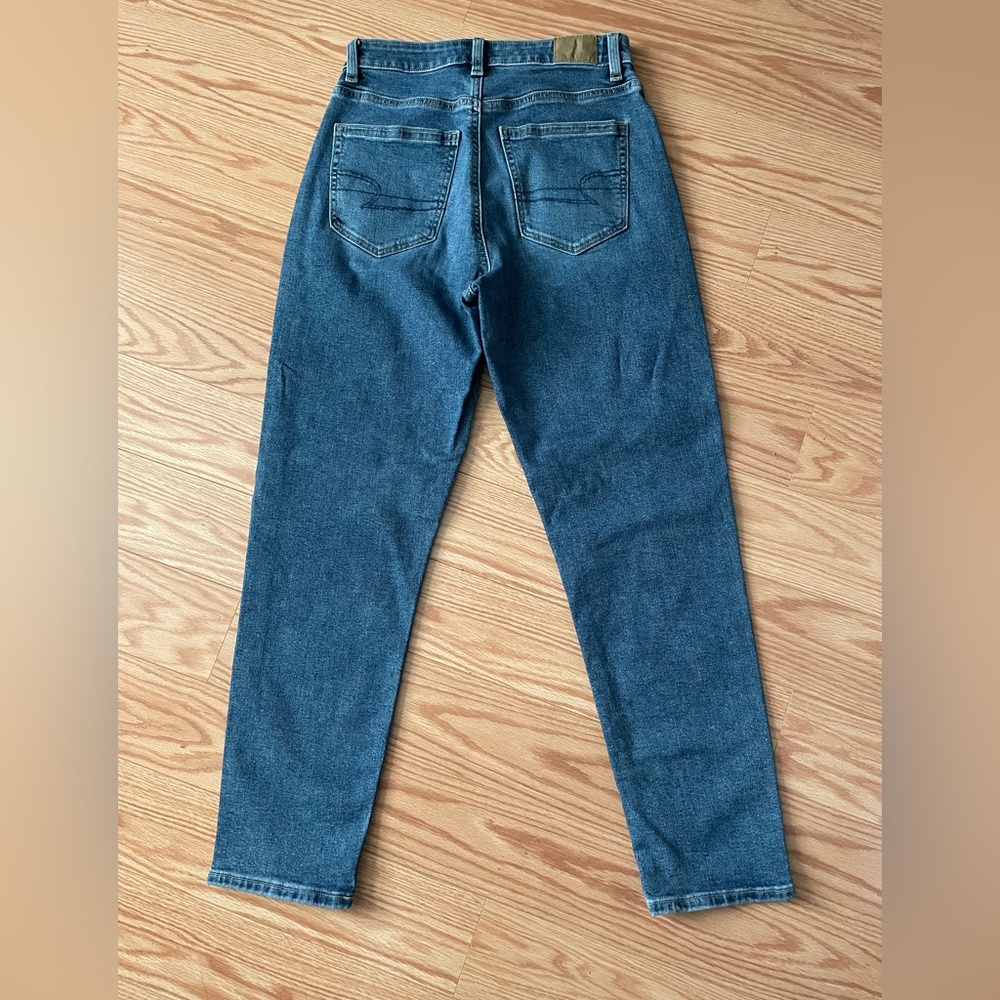 AE blue women’s jeans size 2 Reg.  Gently worn, great condition